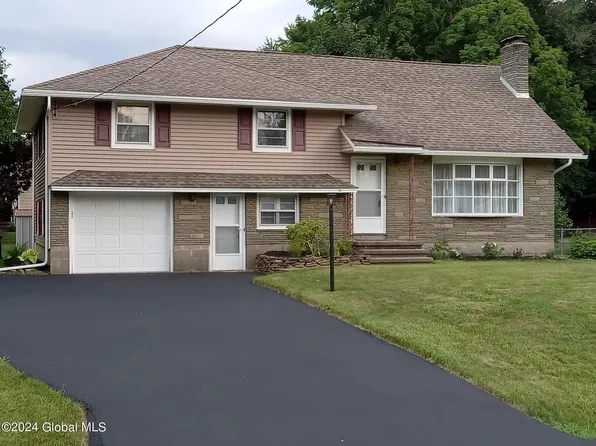 12 Roslyn Drive, Ballston Lake, NY 12019