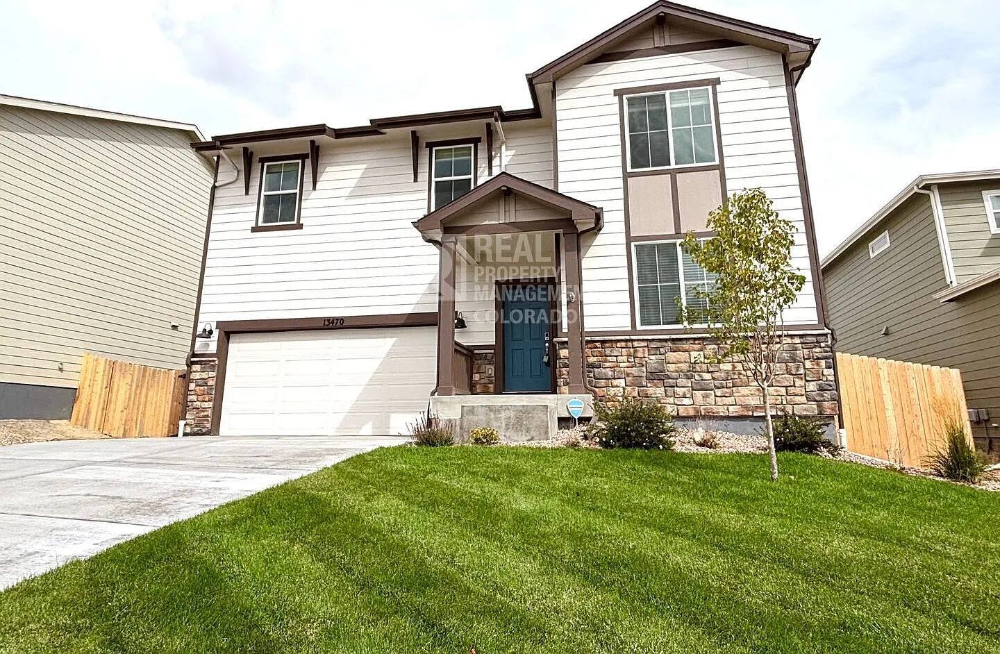 Well-Maintained 4-Bedroom Home with Loft and Fully Fenced Backyard — Photo 1