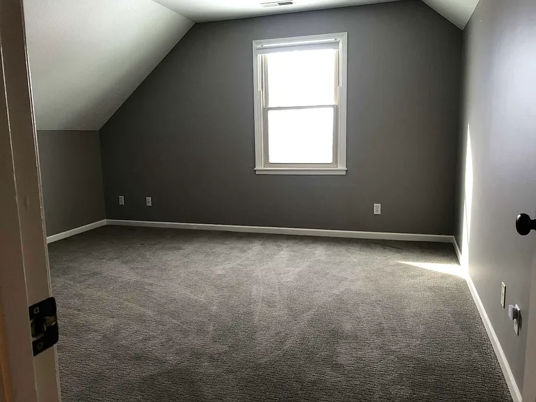 2206 Greenbrier Dr — Photo 3