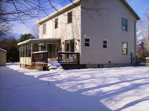 Nice sunroom with hot tub