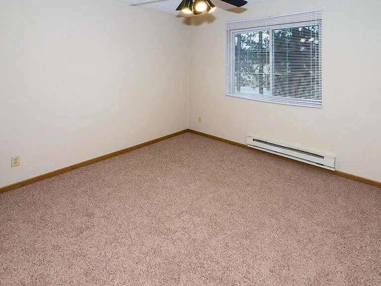 Pine Ridge Apartments — Photo 15