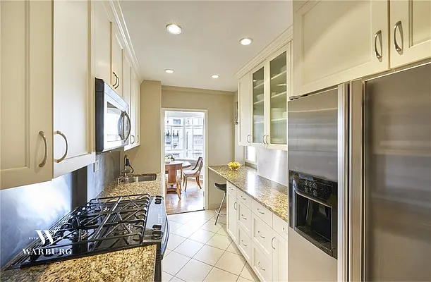 Sold by Warburg | media 4