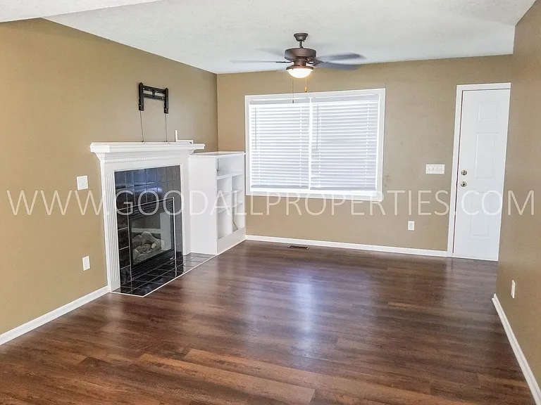 2420 Pine Ct — Photo 2