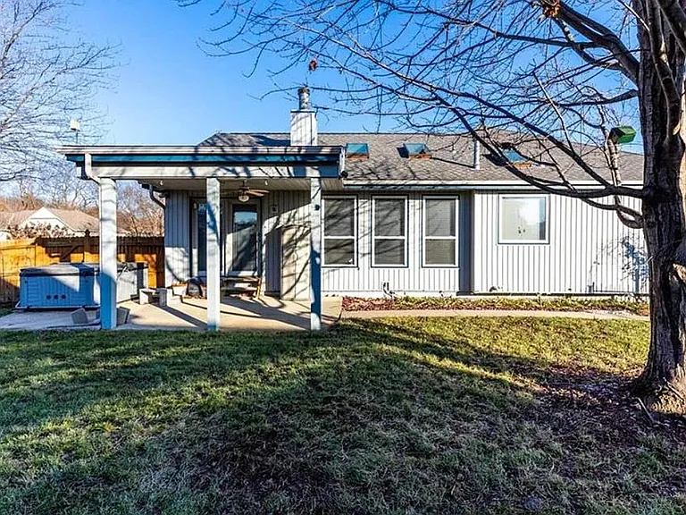3400 Gateway Dr — Photo 11