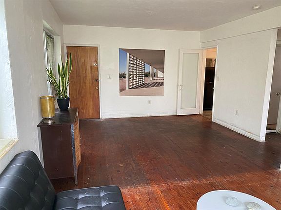 5th image of 4730 Pine Tree Drive #18