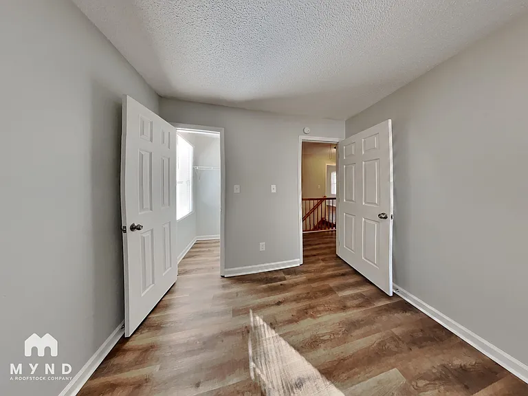 904 Estelle Ct — Photo 21