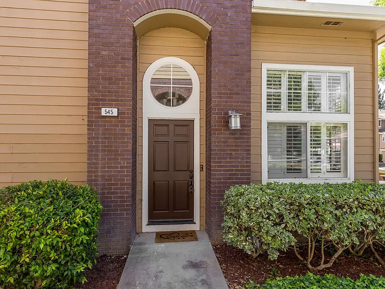545 Mill River Ln — Photo 2