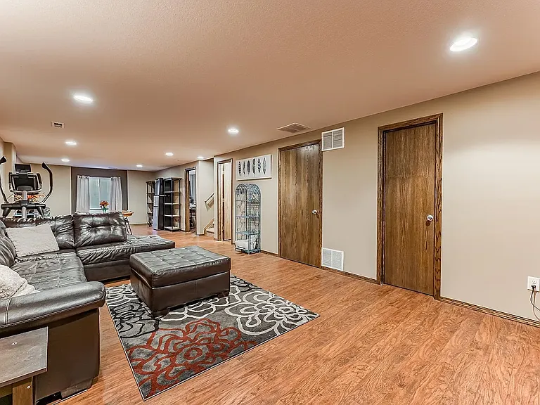 609 S Longbranch Dr — Photo 14