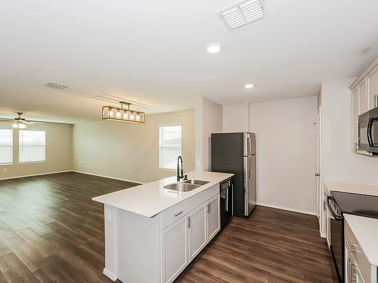 1124 Skyline Dr — Photo 6