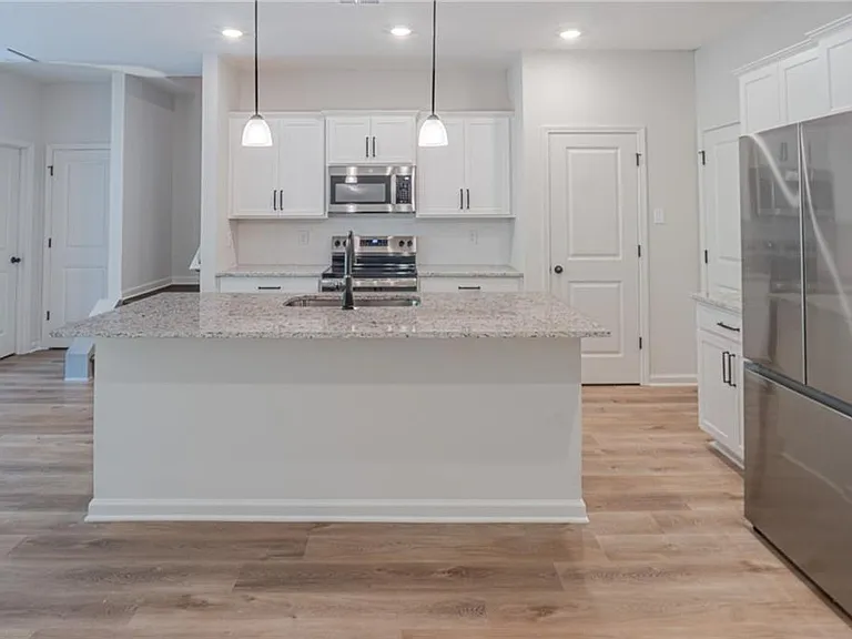 411 Summit View Ln — Photo 3