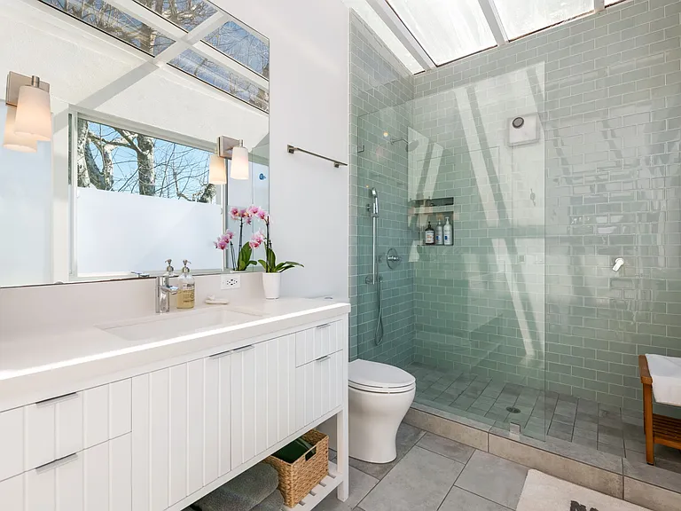 Studio bathroom