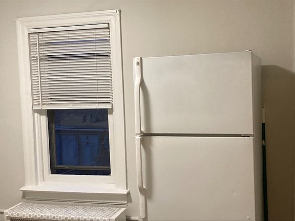 4th image of 609 Spruce St APT 2