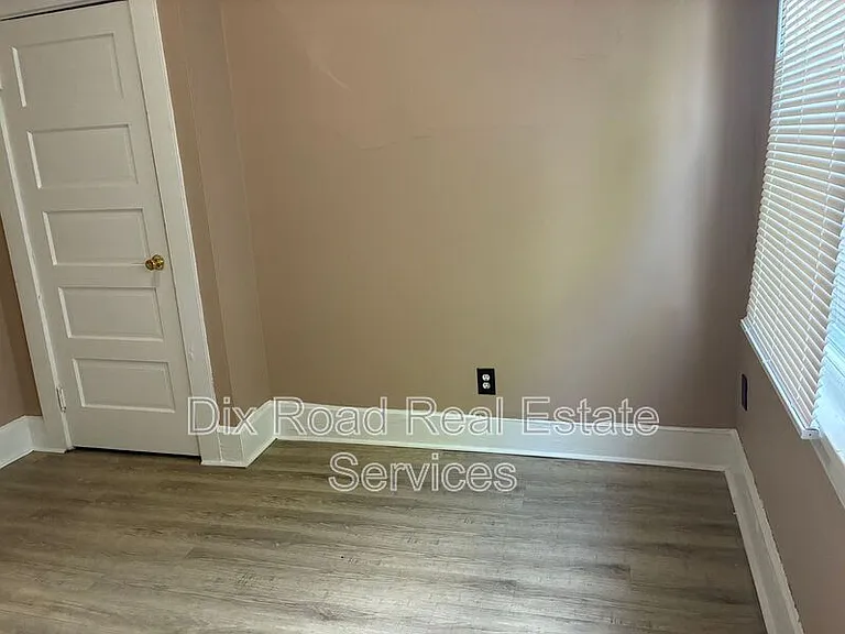 702 Baltimore St — Photo 5
