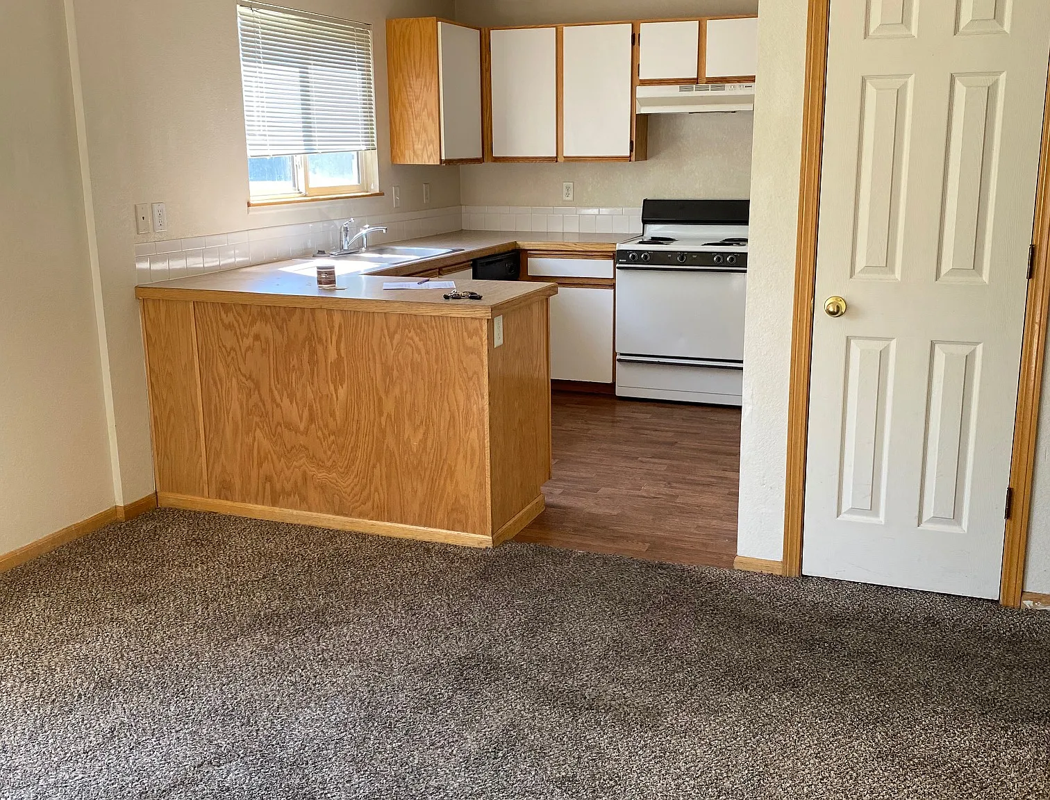 2 bed, 800 sqft, $1,725 — Photo 2
