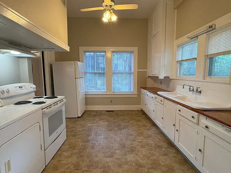 534 E Call St — Photo 16