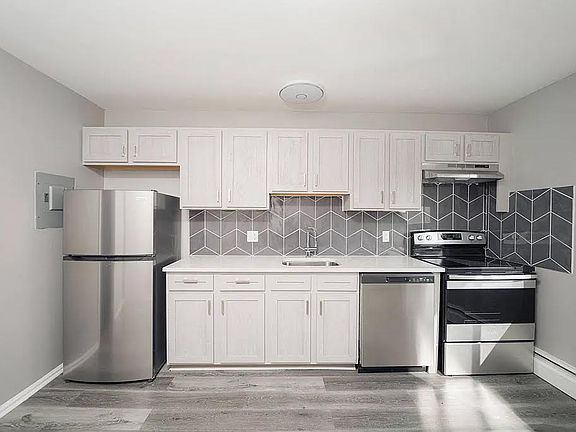 4th image of 97 Hemingway Ave APT B