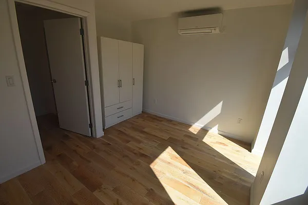 Rented by Bedford & Jane | media 9