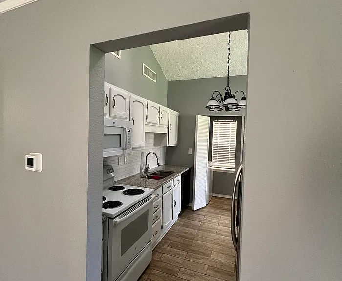 2504 Liberty Ln — Photo 14