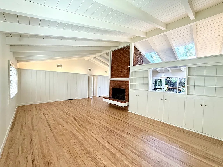 3562 Addison St — Photo 9