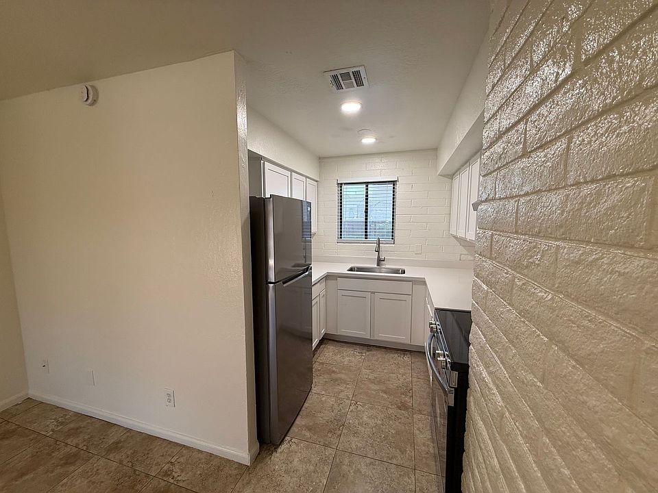 1st image of 3325 E Pinchot Ave #16