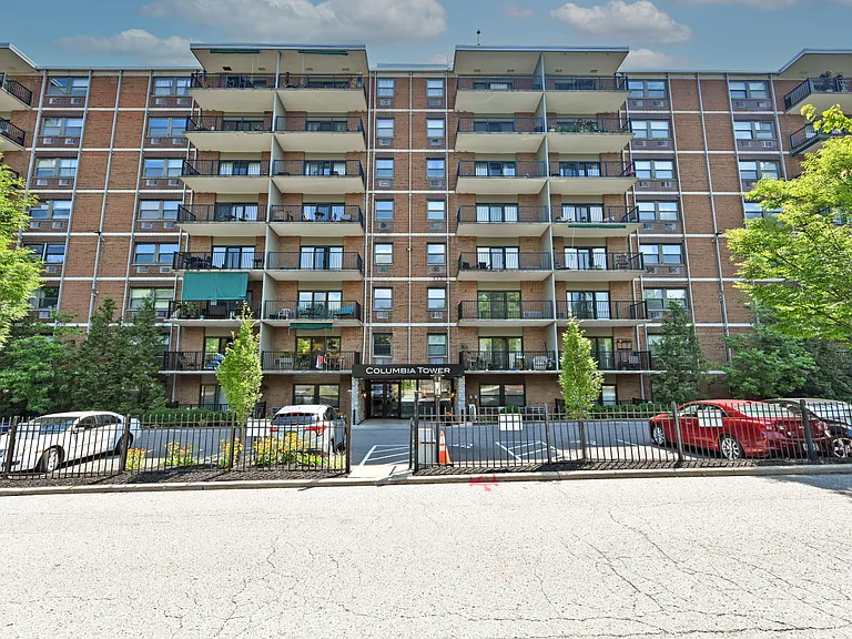1815 William Howard Taft Rd #701 — Photo 2