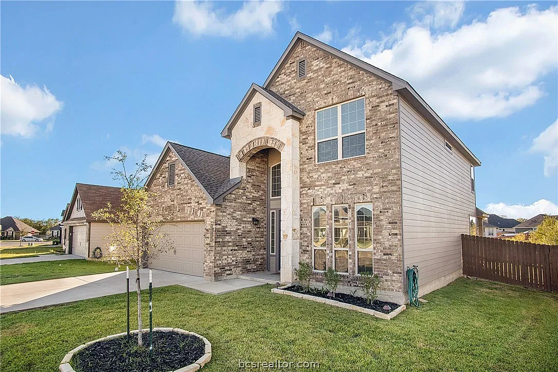 4 bed, 3.5 bath, 2609 sqft, $2,755 — Photo 3