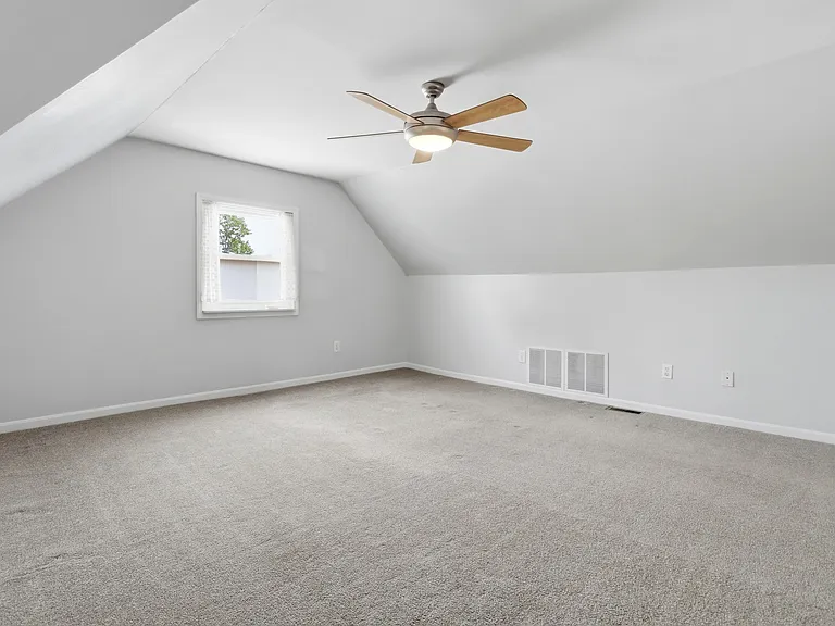 8330 Wexford Ave — Photo 36