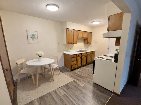 730 Russell Rd, 730 Russell Rd APT 1, Waterloo, IA 50701