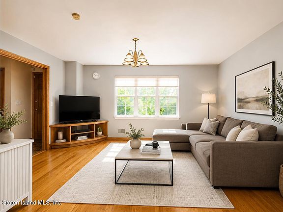 4th image of 41 Driggs St