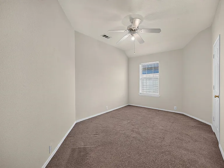 2328 Hunters Run Dr — Photo 16