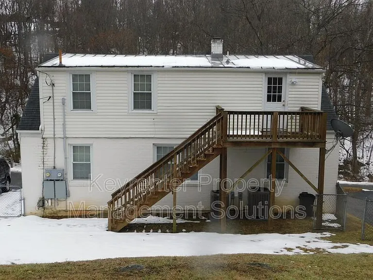 811 E Beverly St #B — Photo 2