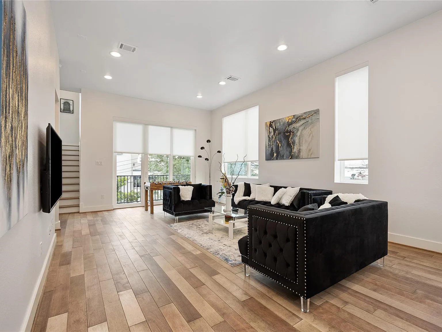 3 bed, 3.5 bath, 2036 sqft, $3,250 — Photo 2