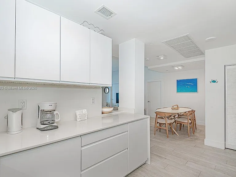 2301 Collins Ave #21 — Photo 8