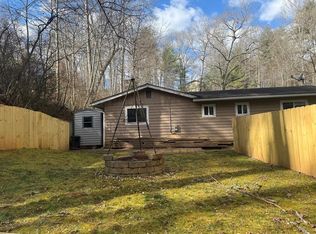 128 Woodland Hills Dr, Franklin, NC 28734