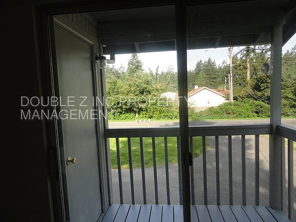 4th image of 20015 30th Ave E Unit 3