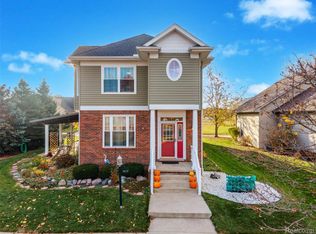 26738 Canterbury Cir, New Boston, MI 48164