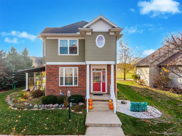 26738 Canterbury Cir, New Boston, MI 48164