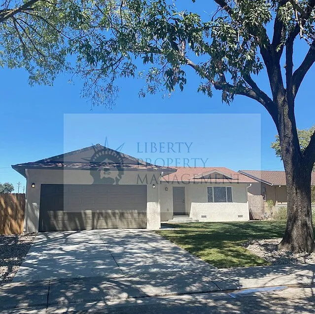 4 bed, 1336 sqft, $2,395 — Photo 1