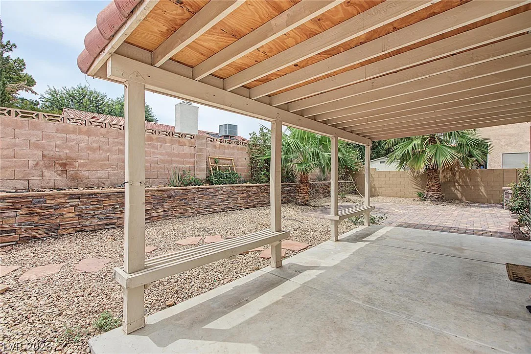 3 bed, 2.5 bath, 2188 sqft, $2,000 — Photo 2