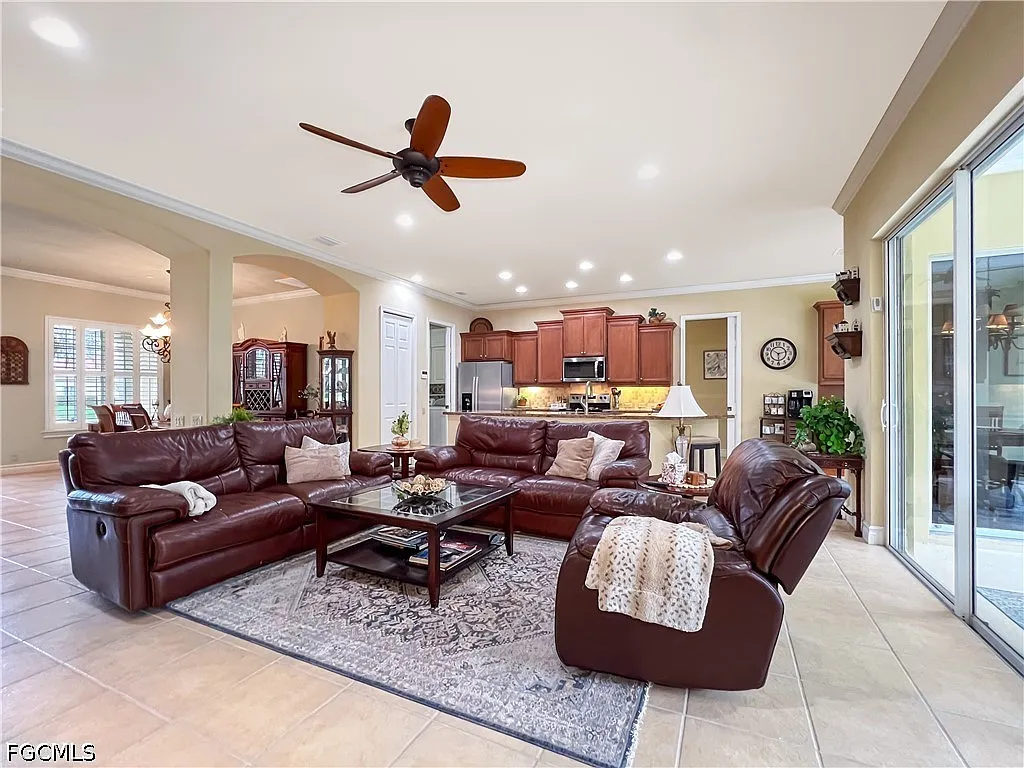 3 bed, 2.0 bath, 2105 sqft, $2,950 — Photo 2