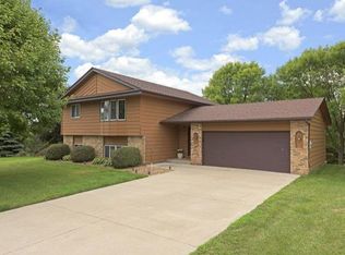 7030 Redwing Ln, Chanhassen, MN 55317
