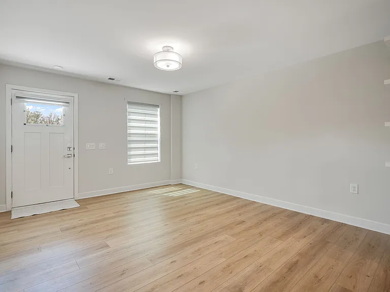 7213 Lyon Taylor Ln — Photo 2