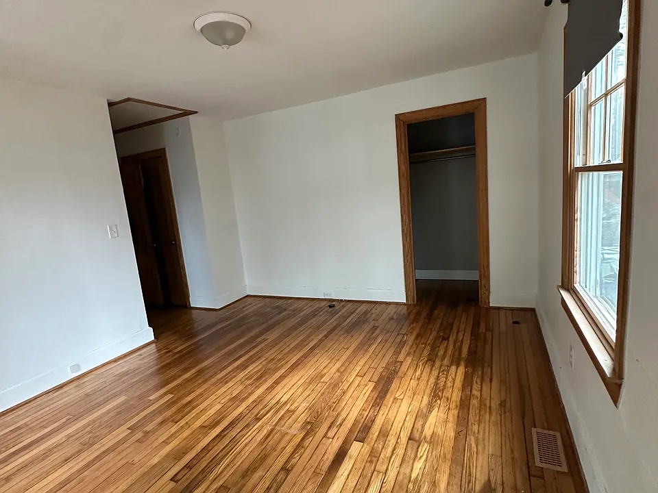 1037 Oakland Ave