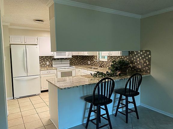 4th image of 1606 Las Palmas Cir