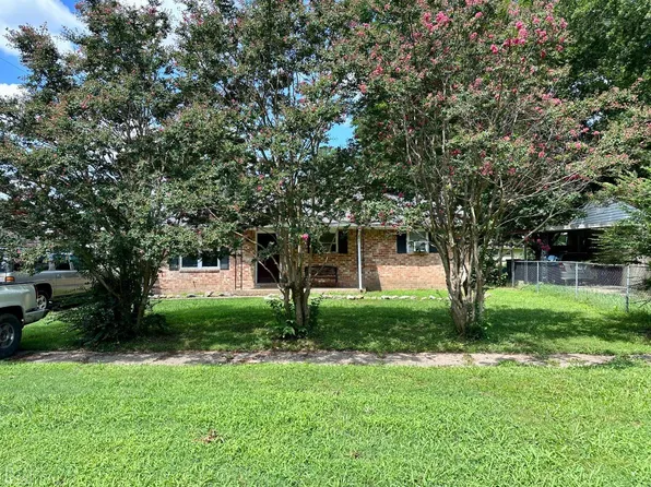 2215 Fairfield Dr, Jonesboro, AR 72401