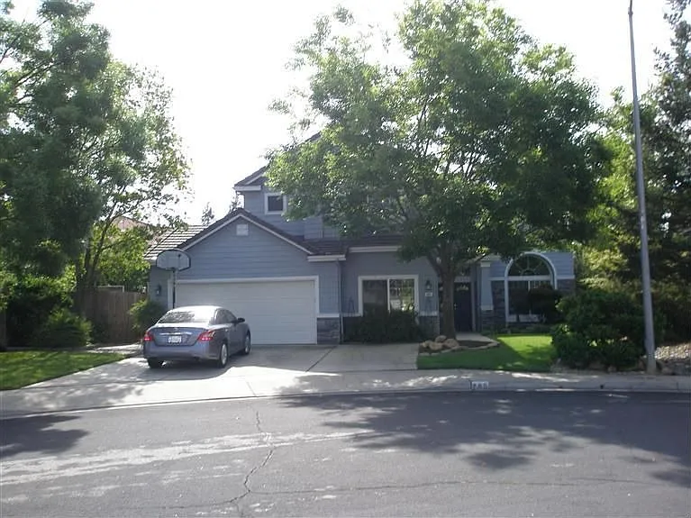 885 McKelvy Ave photo 1