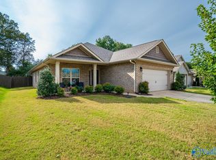 272 Falcon Ridge Dr, New Market, AL 35761