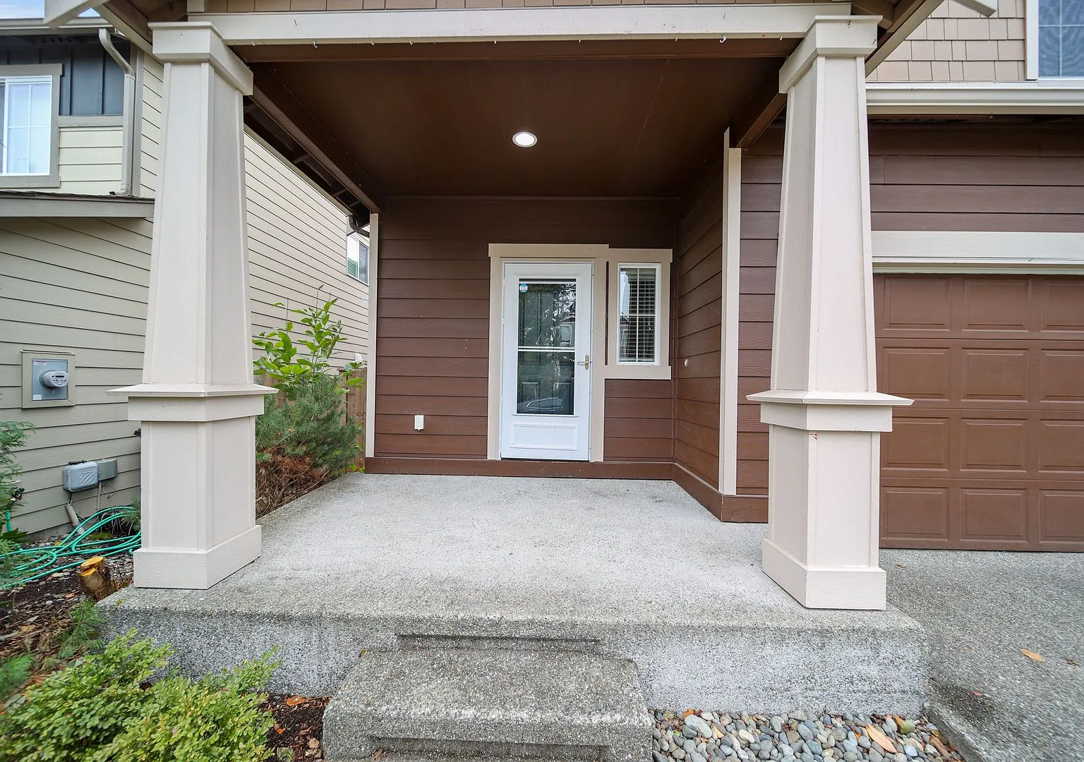 Move in Ready! 3 bedroom plus den! A/C Home! Easy I5 access, JBLM commute. North Thurston School ... — Photo 2