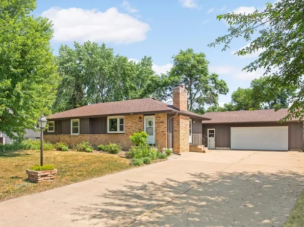 4049 82nd Ave N, Brooklyn Park, MN 55443