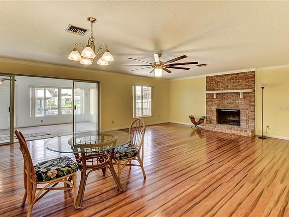 4th image of 1621 Spring Garden Dr
